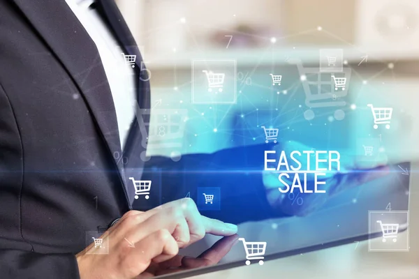 Молодой Человек Делает Покупку Через Интернет Заявку Покупку Надписью Easter — стоковое фото
