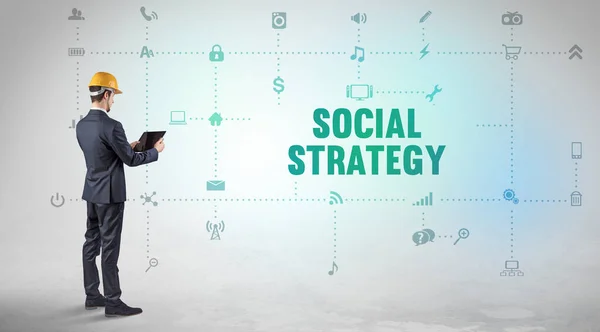 Інженер Працює Новій Платформі Соціальних Мереж Концепцією Напису Social Strategy — стокове фото
