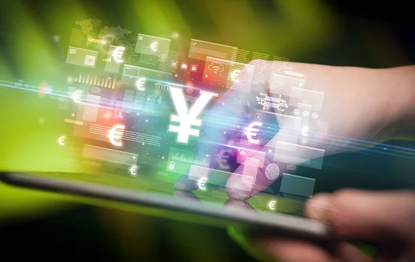 Nahaufnahme Einer Hand Mit Einem Tablet Aus Dem Yen Symbole — Stockfoto