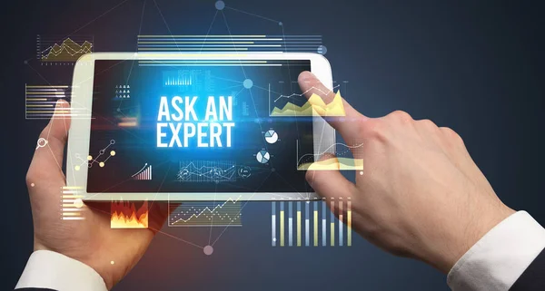Ask Expert 태블릿을 클로즈업 비즈니스 — 스톡 사진