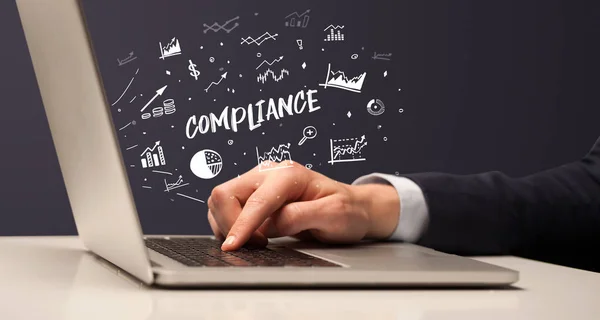 Zakenman Werkt Aan Laptop Met Compliance Inscriptie Modern Business Concept — Stockfoto