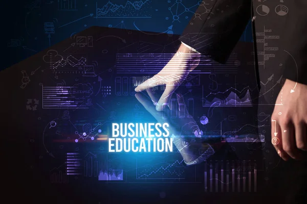 Geschäftsmann Berührt Riesigen Bildschirm Mit Aufschrift Business Education Cyber Business — Stockfoto