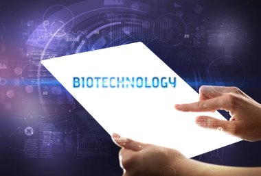 BIOTECHNOLOGY yazıtlı el işi fütüristik tablet, yeni teknoloji kavramı