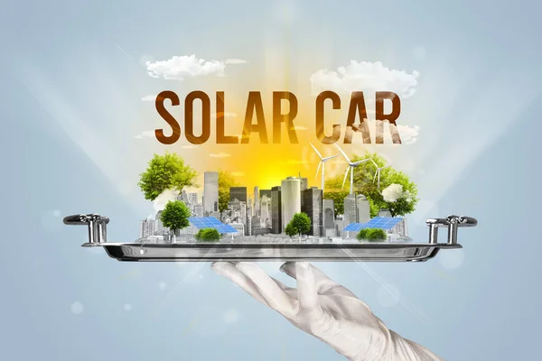 Garçom Servindo Eco Cidade Com Inscrição Solar Car Conceito Energia — Fotografia de Stock
