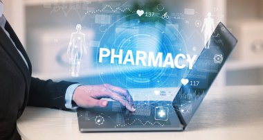 PHARMACY yazıtları ile sağlık kontrolü yapan doktor, tıbbi test sonuçlarını kaydediyor