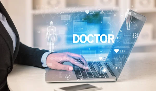 Médico Haciendo Chequeo Salud Con Inscripción Doctor Registrando Los Resultados — Foto de Stock