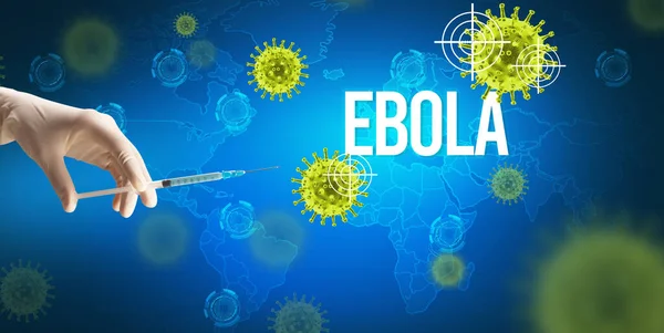 Ebolaの碑文 コロナウイルス解毒コンセプトと白い手袋保持注射器で医師の手のクローズアップビュー — ストック写真