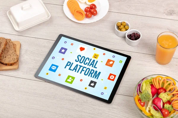 Friska Tablet Sammansättning Med Social Platform Inskription Sociala Nätverk Koncept — Stockfoto