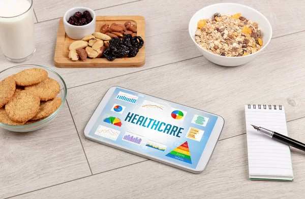 Bio Lebensmittel Und Tablet Mit Healthcare Beschriftung Gesunde Ernährungszusammensetzung — Stockfoto