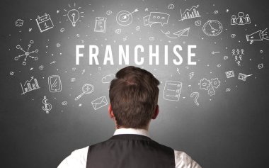 FRANCHISE yazıtları, modern iş konsepti olan bir işadamının arka görüşü