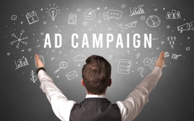 AD CAMPAIGN yazıtlı bir işadamının arka görüşü, modern iş kavramı