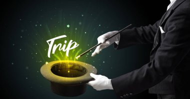 Sihirbaz Trip yazıtları ve seyahat konseptiyle sihirbazlık numarası yapıyor.