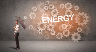 ENERGY yazıtları ve teknoloji kavramından şemsiyeyle savunma yapan iş adamı