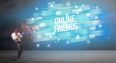 ONLINE ARKADAŞLAR yazıtlarından şemsiye ile yakışıklı iş adamı savunması, yeni nesil medya kavramı