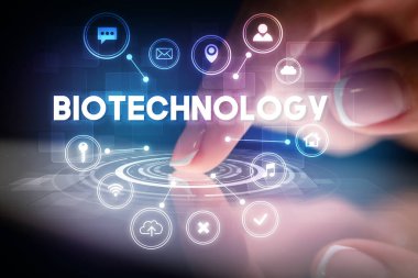 Web teknolojisi simgeleri ve biyoteknoloji yazıtları ile tablete dokunmak, web teknolojisi kavramı