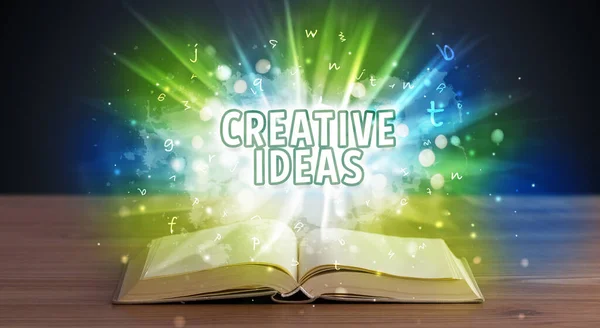 Надпись Creative Ideas Открытой Книги Образовательная Концепция — стоковое фото