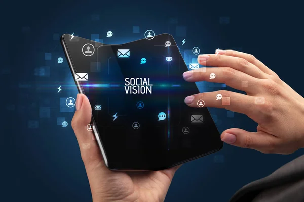 Üzletember Kezében Egy Összecsukható Okostelefon Szociális Látás Felirattal Szociális Hálózati — Stock Fotó