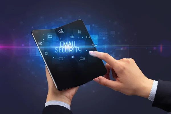 Бизнесмен Складным Смартфоном Надписью Email Security Концепция Кибербезопасности — стоковое фото