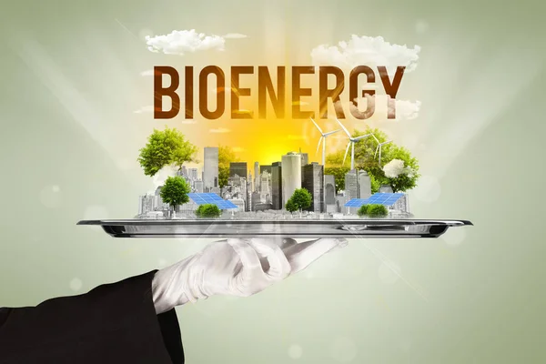 Γκαρσόν Που Σερβίρει Eco City Επιγραφή Bioenergy Ανανεώνοντας Την Έννοια — Φωτογραφία Αρχείου