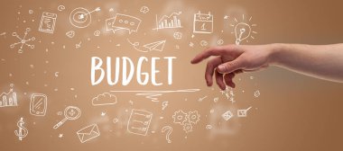 Bütçe yazıtlarına, modern iş çözümleri kavramına işaret eden kırpılmış ellerin yakın çekimi