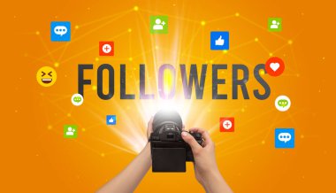 FOLLOWERS yazıtlı sosyal medya içeriğini yakalamak için kamera kullanmak, sosyal medya içeriği kavramı