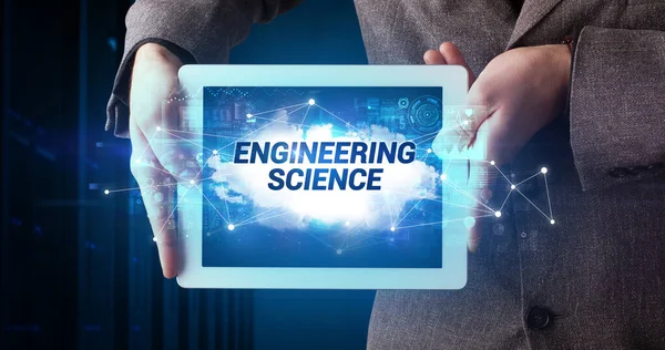 Junger Geschäftsmann Arbeitet Tablet Und Zeigt Die Aufschrift Engineering Science — Stockfoto
