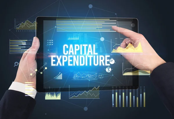 Крупный План Руки Планшетом Надписью Capital Expenditure Современная Бизнес Концепция — стоковое фото