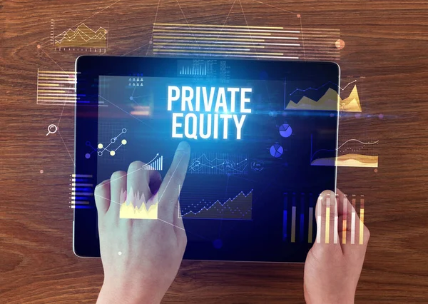 Közelkép Kézfogás Tabletta Private Equity Felirattal Modern Üzleti Koncepció — Stock Fotó