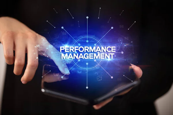 Uomo Affari Con Smartphone Pieghevole Con Iscrizione Performance Management Nuovo — Foto Stock