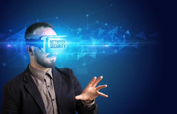 Podnikatel Prohlíží Brýle Virtual Reality Nápisem Network Security Koncepcí Kybernetické — Stock fotografie