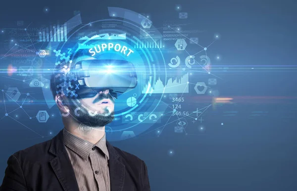 Zakenman Zoek Door Virtual Reality Bril Met Support Inscriptie Innovatief — Stockfoto