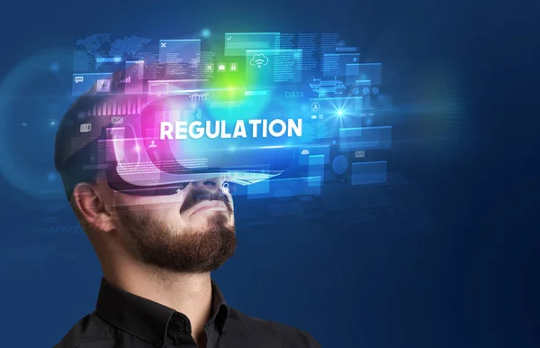 Empresário Olhando Através Óculos Realidade Virtual Com Inscrição Regulamento Conceito — Fotografia de Stock
