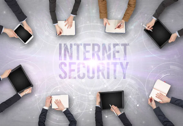 Groupe Personnes Devant Ordinateur Portable Avec Insciption Internet Security Concept — Photo