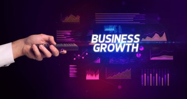 BÜYÜK GROWTH yazıtları ve siber iş konseptiyle el ele tutuşmak