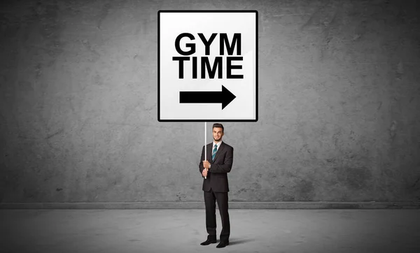Gym Time Felirattal Ellátott Forgalmi Táblával Rendelkező Üzletember Ötlet Koncepció — Stock Fotó