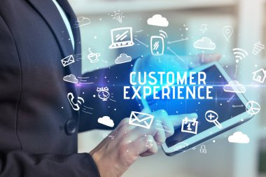 CUSTOMER Deneyi Yazıtı ile Sosyal Ağ Kullanan Bir Kişinin Yakın Çekimi