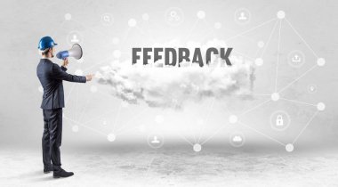 FEEDback yazısıyla sosyal medya kavramı üzerinde çalışan mühendis