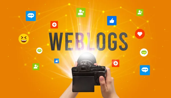 Camera Gebruiken Social Media Content Vast Leggen Met Weblogs Inscriptie — Stockfoto