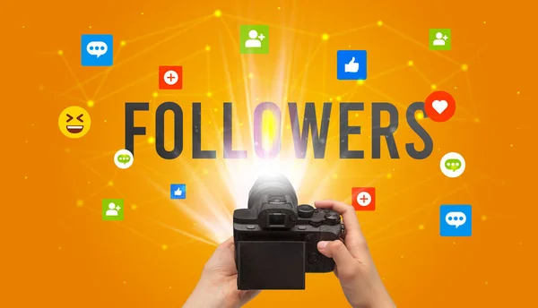 Followers Yazıtlı Sosyal Medya Içeriğini Yakalamak Için Kamera Kullanmak Sosyal — Stok fotoğraf