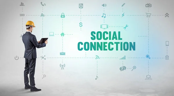 Ingénieur Travaillant Sur Une Nouvelle Plateforme Médias Sociaux Avec Concept — Photo