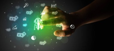 Ekranda el çizimi engelleme simgeleri ile multimedya arayüzüne dokunan iş adamı parmağı fütüristik kavram