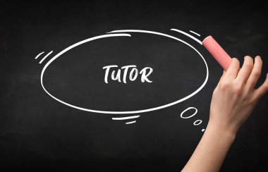 Tahtaya beyaz tebeşir çizilmiş el yazısı, eğitim kavramı