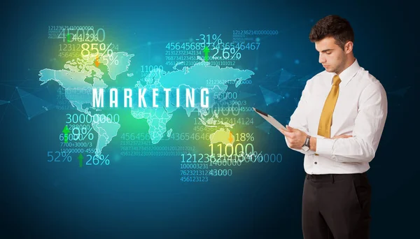 Geschäftsmann Vor Einer Entscheidung Mit Marketing Aufschrift Geschäftskonzept — Stockfoto