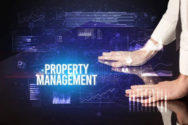 Zakenman Aanraken Van Groot Scherm Met Property Management Inscriptie Cyber — Stockfoto
