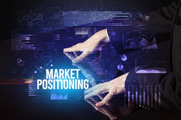 Affärsman Vidröra Stora Skärmen Med Market Positioning Inskription Affärsidé — Stockfoto