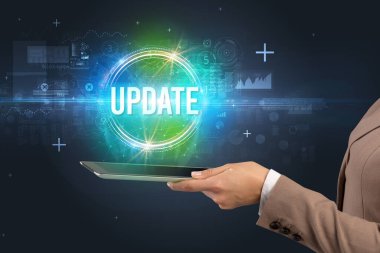 UPDATE yazıtı ve yeni teknoloji konseptiyle dokunmatik ekranın yakın plan görüntüsü