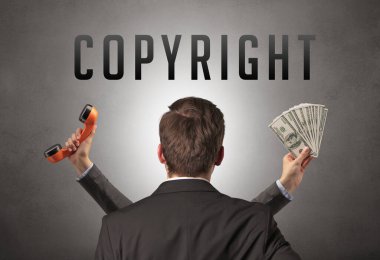 COPYright yazıtları ve siber güvenlik kavramına sahip bir işadamının arka görüntüsü
