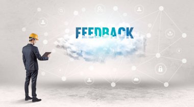 FEEDback yazısıyla sosyal medya kavramı üzerinde çalışan mühendis