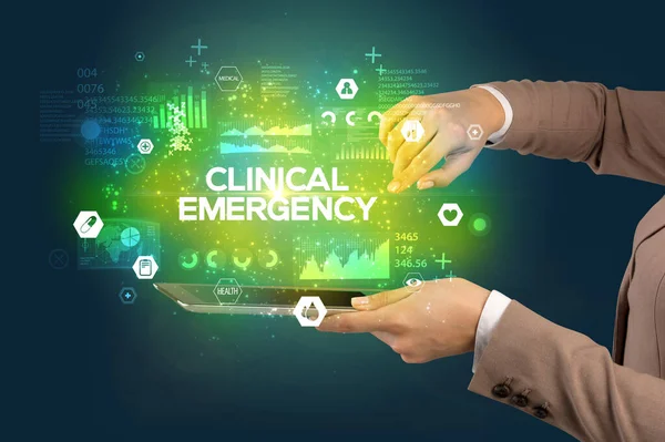 使用Clinical Emergency Inscription Medical Concept对触摸屏进行特写 — 图库照片