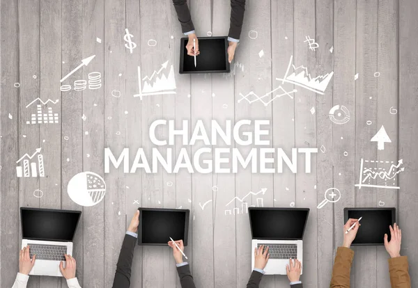 Groep Drukke Mensen Werken Een Kantoor Met Change Management Inscriptie — Stockfoto